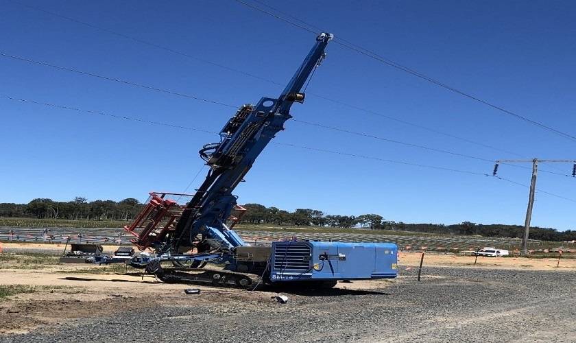 Drilling rig with powerlines above
